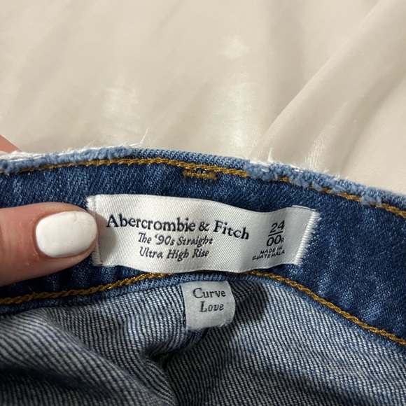 Curve Love Ultra High Rise 90s
Straight Jean - Picture 3 of 3